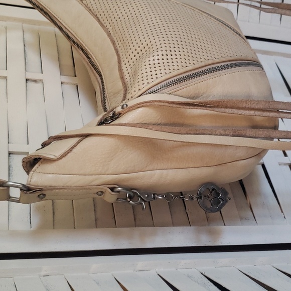 Lucky Brand light beige leather shoulder/ crossbody adjustable strap bag - Picture 3 of 9